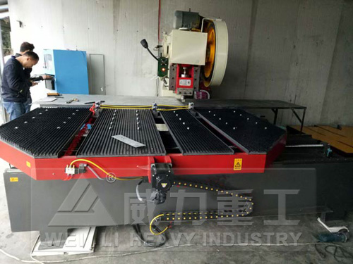 深喉沖床客戶使用現場