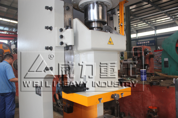 100噸液壓沖床滑塊細節