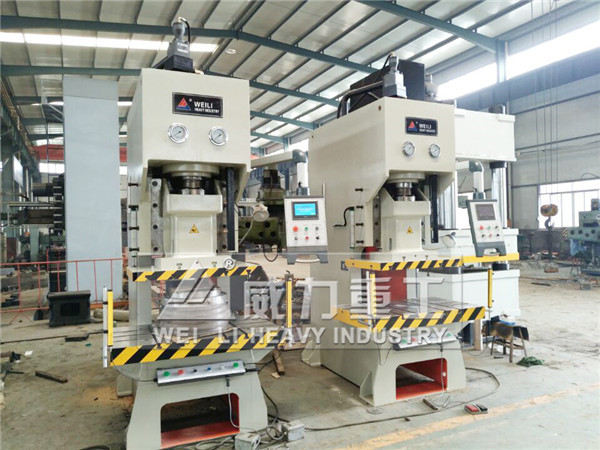 數(shù)控液壓沖床加工車(chē)間