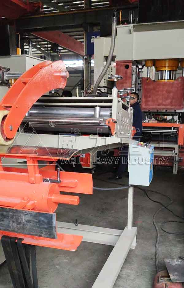 送料機(jī)與框架式液壓沖床